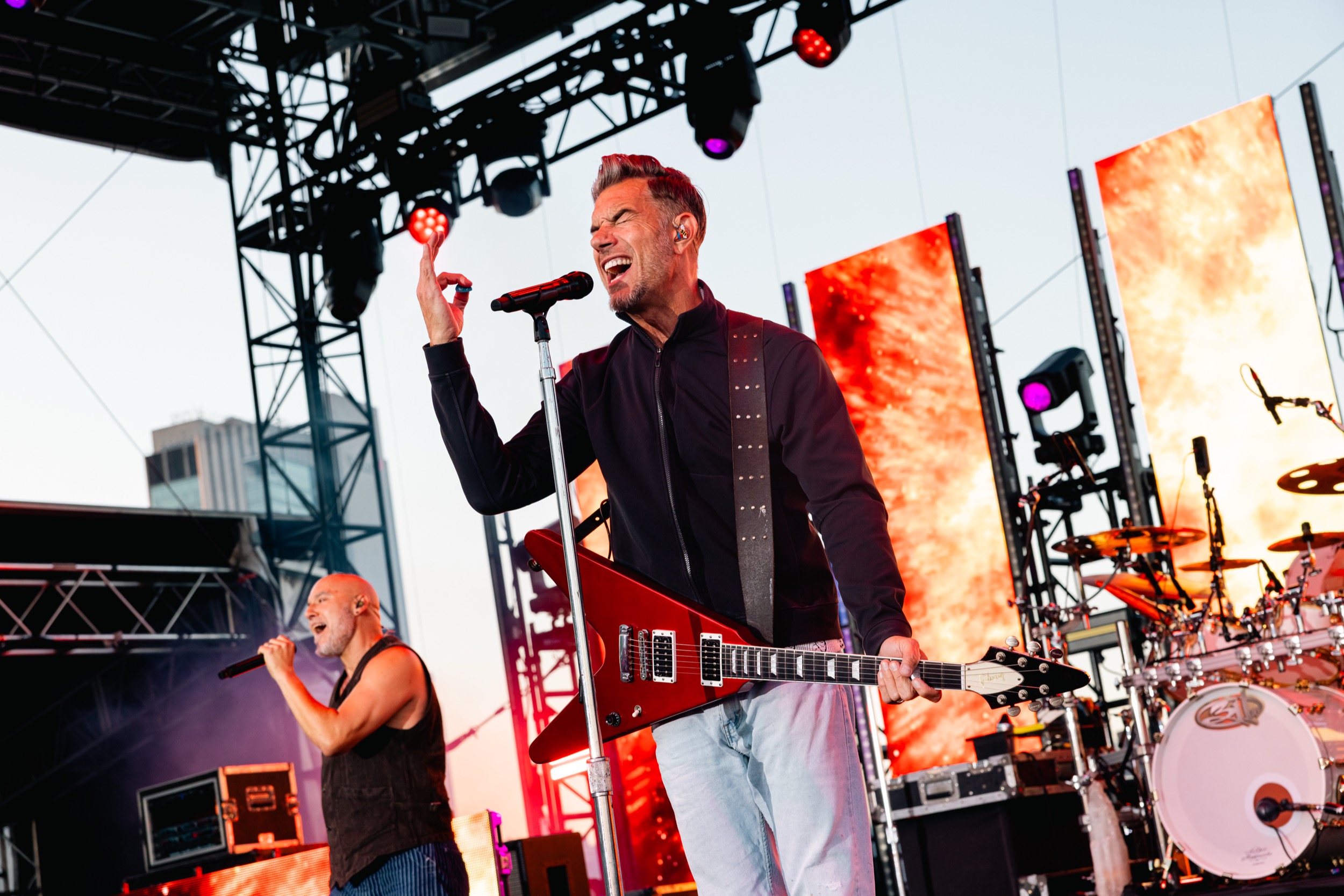 REVIEW: 311, Badflower, Sitting on Saturn at The Rooftop at Pier 17 | 06.29.2025